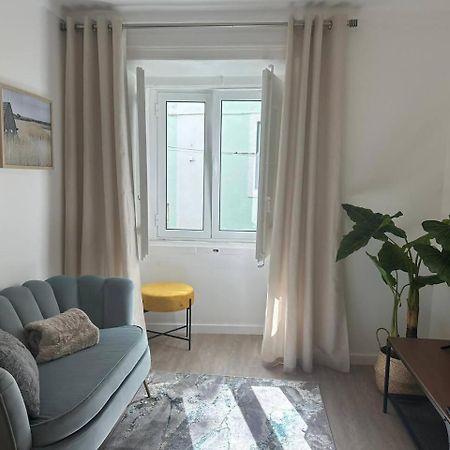 Stylish Renovated Apartment In Chiado Lisboa المظهر الخارجي الصورة