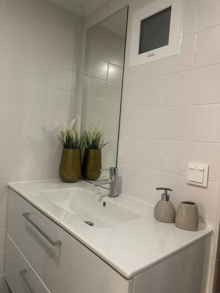 Stylish Renovated Apartment In Chiado Lisboa المظهر الخارجي الصورة