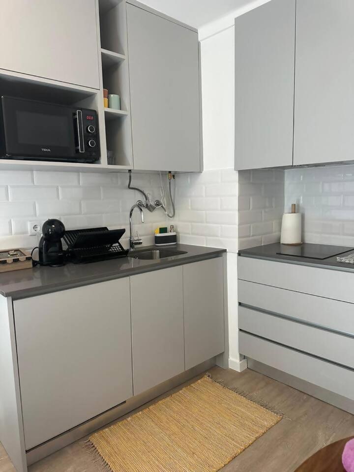 Stylish Renovated Apartment In Chiado Lisboa المظهر الخارجي الصورة