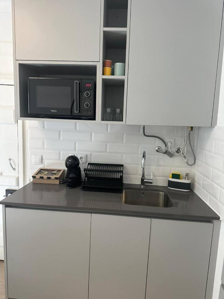 Stylish Renovated Apartment In Chiado Lisboa المظهر الخارجي الصورة