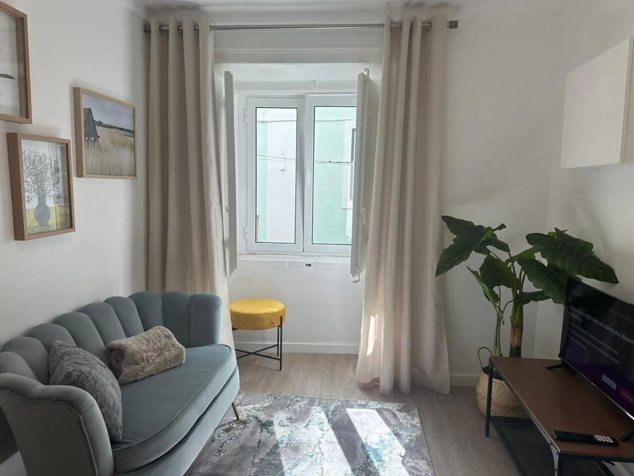 Stylish Renovated Apartment In Chiado Lisboa المظهر الخارجي الصورة